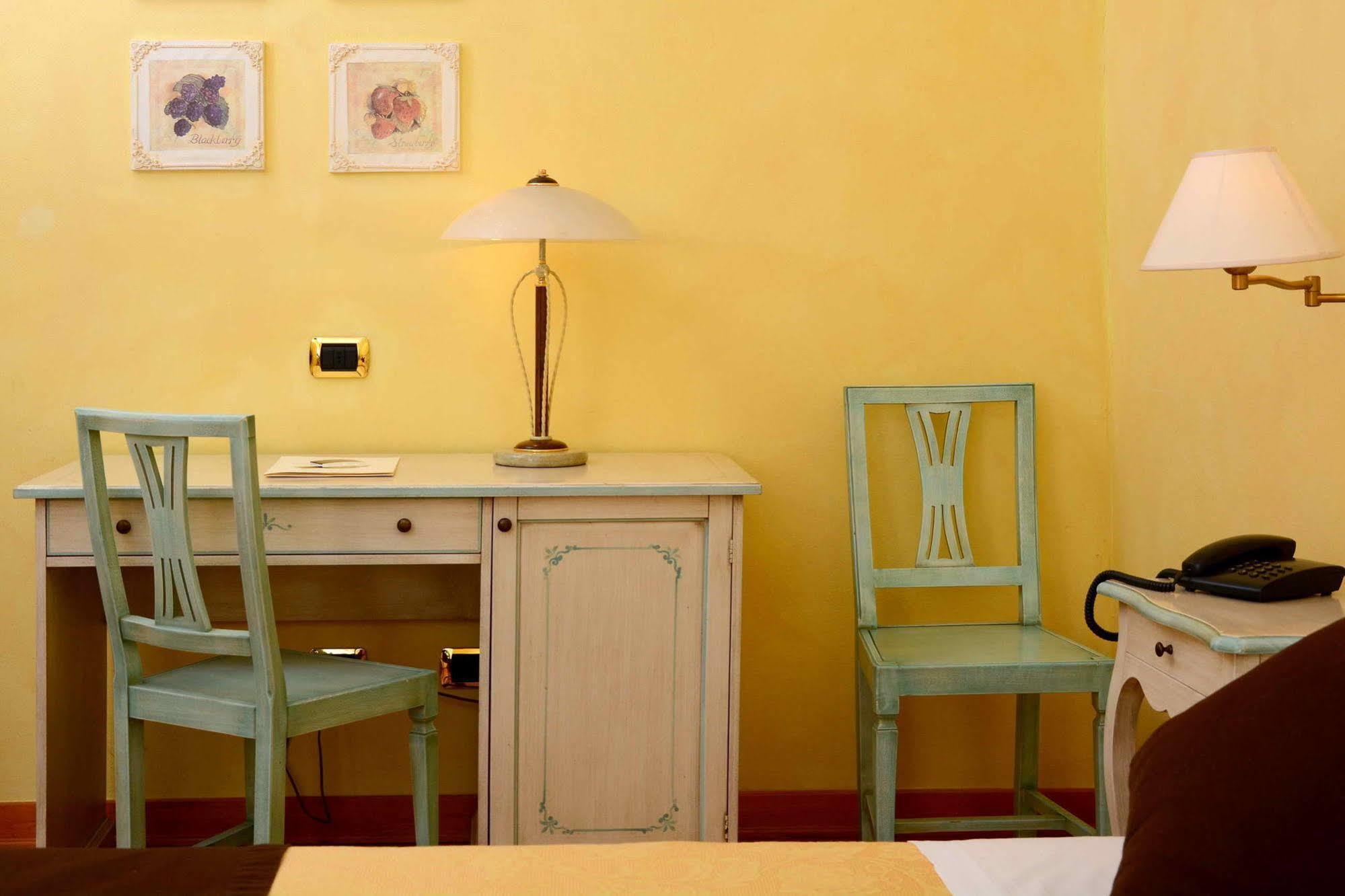 Albergo Dimora Storica Antica Hostelleria Crema Exterior photo